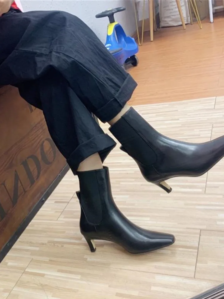 2023 Осенне-зимняя Женская универсальная обувь, Женские короткие ботинки из натуральной кожи, Черные туфли на тонком каблуке с квадратным носком