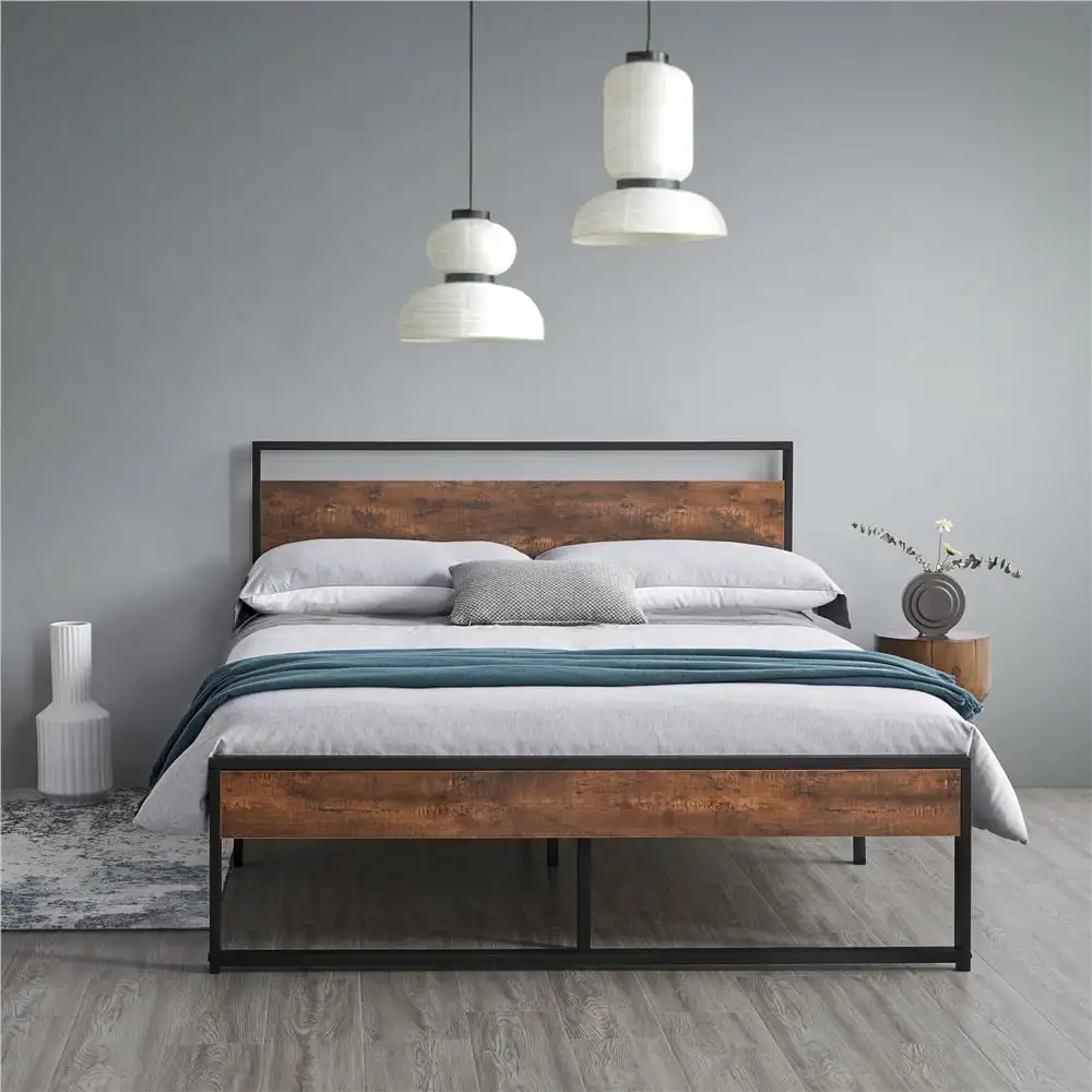 Кровать-платформа с металлическим каркасом в деревенском стиле с ламельной опорой, коричневая в деревенском стиле, двуспальная