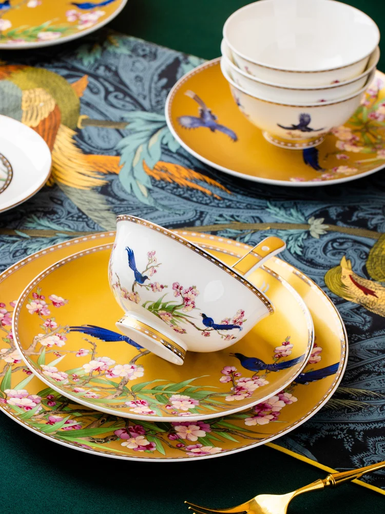 Легкая роскошная посуда из костяного фарфора с золотой отделкой, комбинированный подарок в европейском стиле, керамическая чаша и тарелка