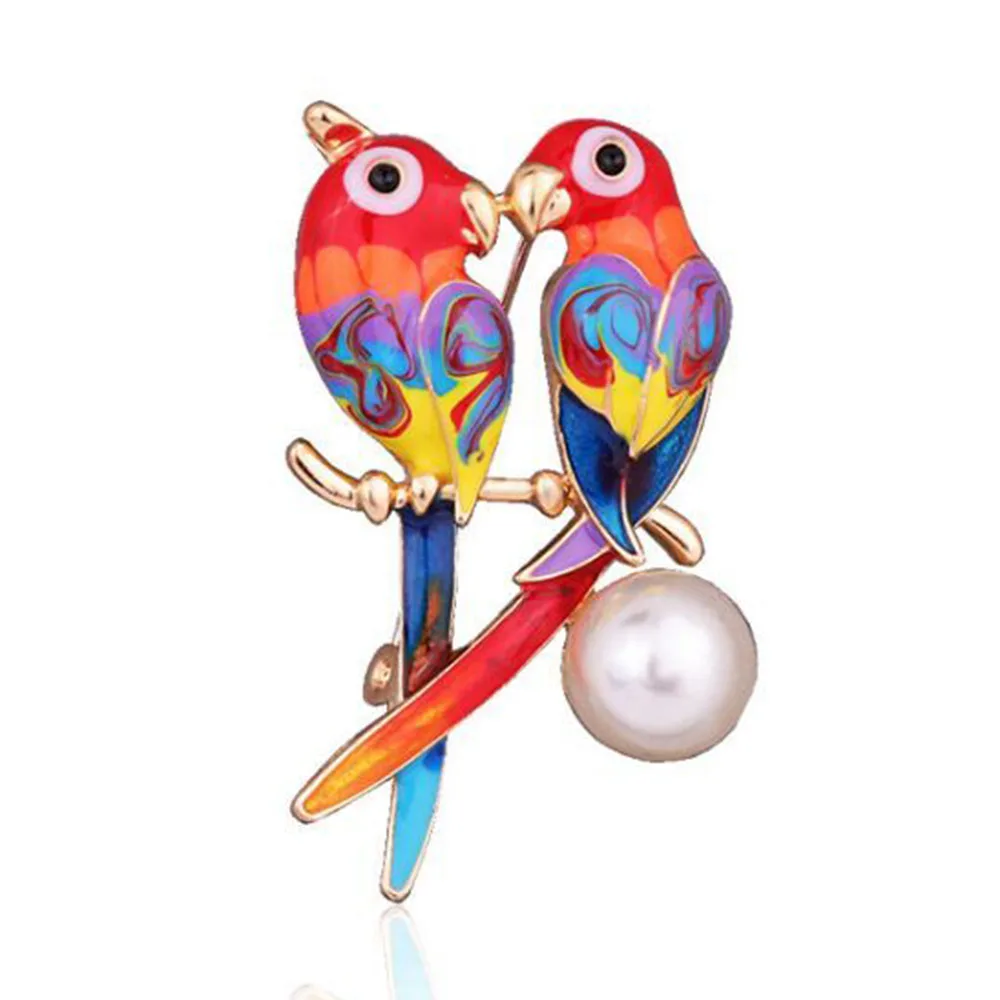 Модная брошь с разноцветным жемчугом и стразами в виде попугая