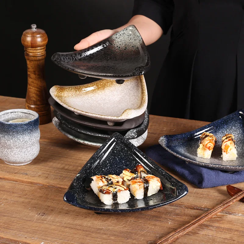 Японский керамический треугольный парус креативная сетка красная тарелка для суши фруктовая тарелка персонализированная тарелка для закусок специальная ресторанная тарелка